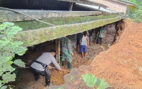 Tebing Timpa Rumah, Trenggalek