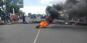 Grup PT. Intim Kara Di Nilai Abaikan Pernyataan Walikota, Masyarakat Mangga Dua Utara Blokir Jalan 