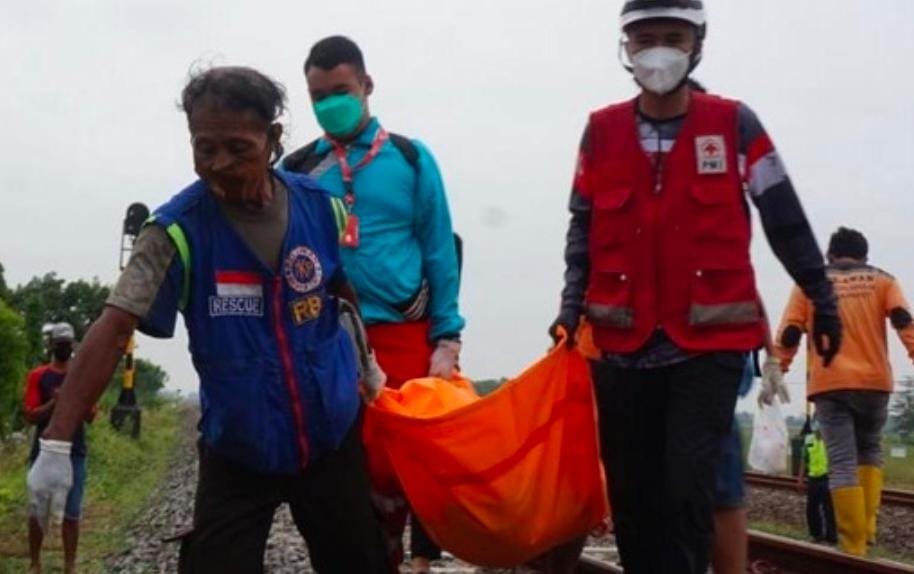 Tabrakan Kereta Api Sancaka, Perempuan Di Sooko Tewas, Mojokerto, bunuh diri