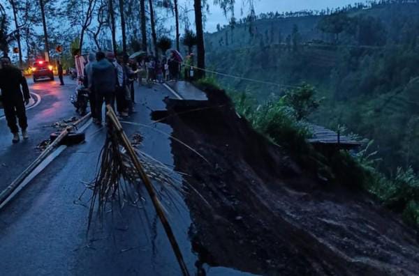 Dipastikan Jalan Menuju Wisata Gunung Bromo Yang Ambrol Akan Diperbaiki Tahun Ini