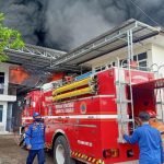 Pabrik Palet di Sidoarjo Terbakar, Pekerja Berhamburan Keluar