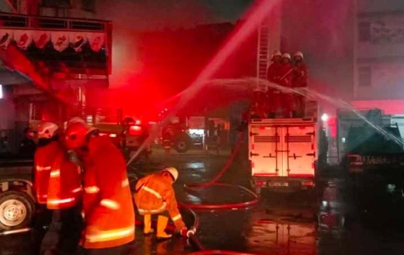 Ruko 4 Lantai Di Jalan Pasar Turi Surabaya, Ludes Terbakar