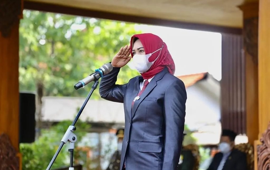 Hari Pahlawan, Ning Ita Ajak Masyarakat Melawan Kemiskinan Dan Kebodohan