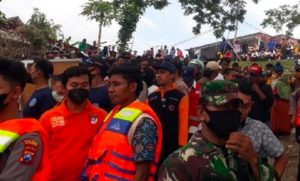 perahu tenggelam, bengawan solo, bojonegoro