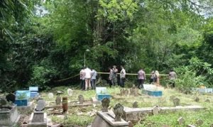 Penemuan Mayat Bayi Yang Sudah Membusuk Di Area Makam Hebohkan Warga 