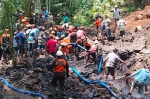 petani tewas, petani tertimbun longsor, malang