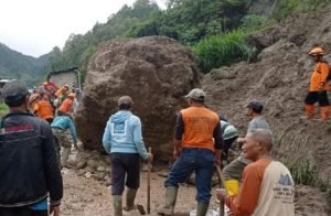 Tebing Longsor di Magetan Timpa Bangunan Rumah Milik Warga