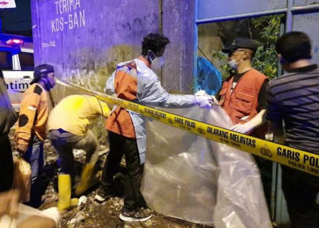 Penemuan Mayat Bercelana Dalam Hitam Disarang Burung Walet Mojosari Bikin Geger 