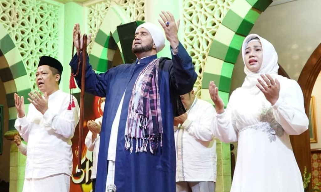 Bersama Habib Syech Bin Abdul Qodir Assegaf Walikota Mojokerto Gelar Sholawat Akbar