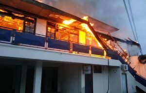 Gedung Universitas PGRI Adi Buana Surabaya Kebakaran, 14 Mobil PMK Diterjunkan 