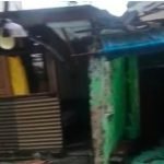 Hujan Deras dan Angin Kencang Porak - Porandakan Rumah Warga Pesisir Pantai Kenjeran