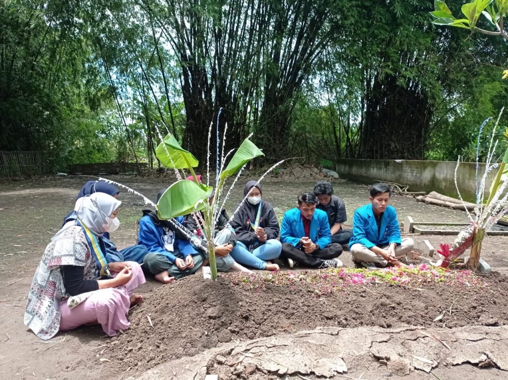 PMII Mojokerto Ziarah Ke Makam Novia Widyasari Rahayu