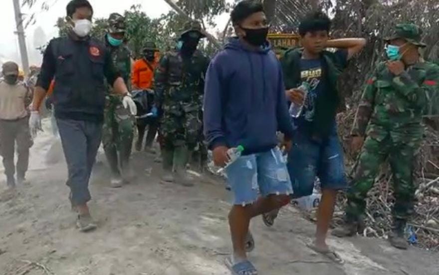 Tim SAR Gabungan Temukan Dua Jenazah Korban Gunung Semeru Di Aliran Sungai Kampung Renteng