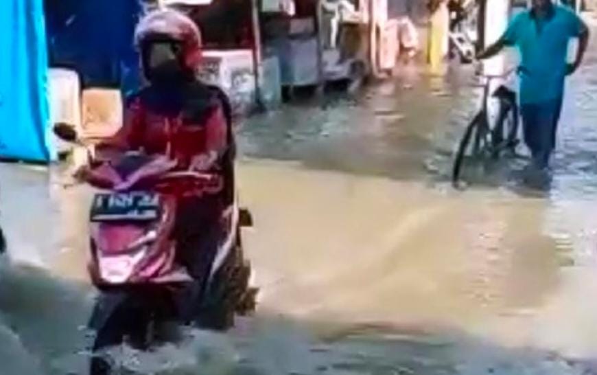 Akibat Hujan Deras Yang Terus Mengguyur, Sejumlah Desa Di Lamongan Terendam Banjir