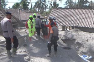 Satu Korban Tewas Erupsi Semeru Kembali Ditemukan Tertimbun Abu Vulkanik
