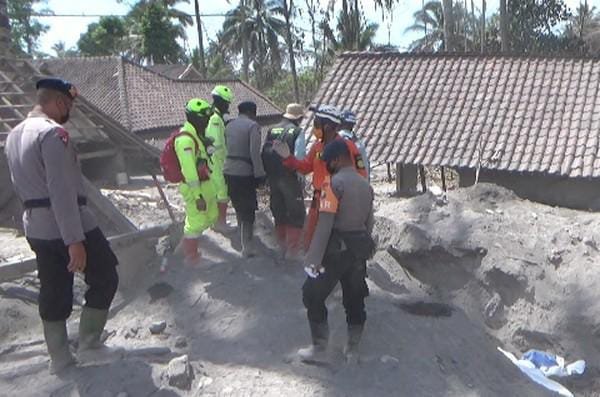 Korban Tewas, Erupsi Semeru, Abu Vulkanik