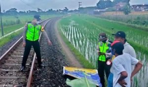 Nekat Jalan Jalan Di Rel KA Perempuan Di Blitar Tewas Dihantam Kereta 