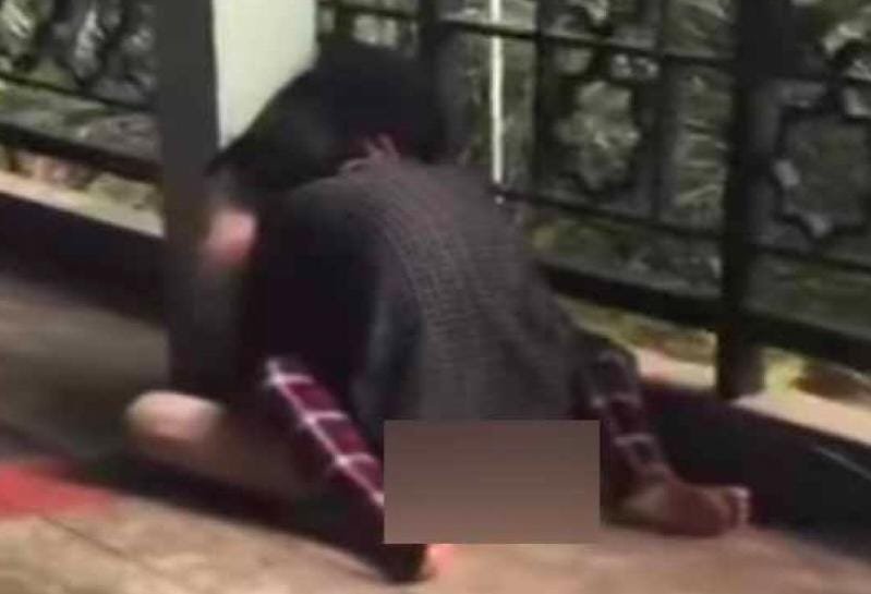 Viral Video Dua Sejoli Tidur Berpelukan Di Kawasan Islamic Center, Alun-alun Gresik