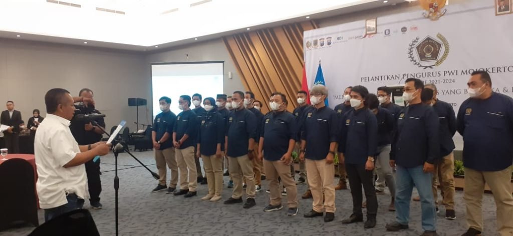PWI Mojokerto Raya 2021-2024 Resmi Dikukuhkan, Ketua PWI Jatim : Setiap Anggota Harus Bisa Menjaga Marwah PWI