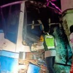 Bus Jaya Jurusan Ponorogo - Trenggalek Oleng Dan Tabrak Rumah Warga
