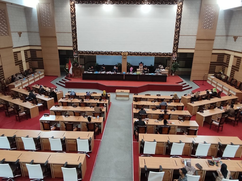 Bupati Mojokerto Terlambat Hadir Di Paripurna, Nyaris Bikin Rapat Paripurna Batal