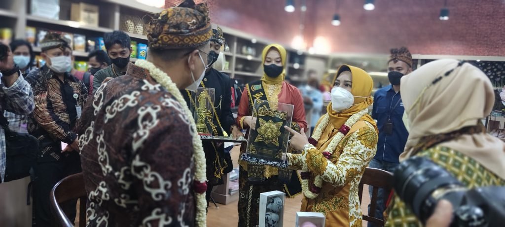 Expo Hasil Inkubasi dan Koperasi Dibuka Walikota Mojokerto Dan Dihadiri Sekretaris Kementerian Koperasi dan UKM