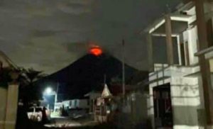 Info Terkini, Gunung Semeru Mulai Mengeluarkan Lava Pijar
