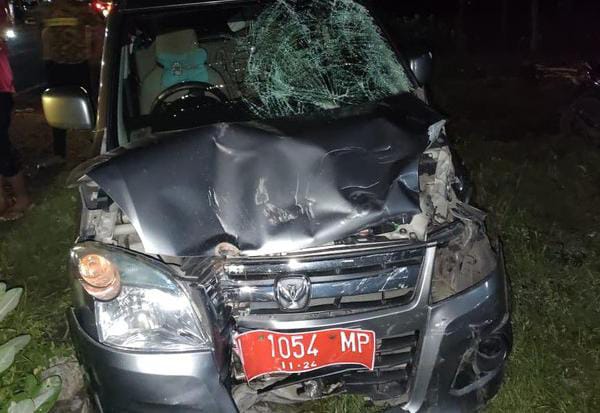 Tabrak Motor, Mobil Dinas Disperindag Pemkab Probolinggo Ringsek