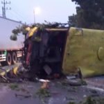 Pemotor Tewas Usai Tertabrak Bus Hingga Terguling