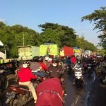 Akibat Genangan Banjir Jalan Simpang Tiga Pasuruan Macet Parah