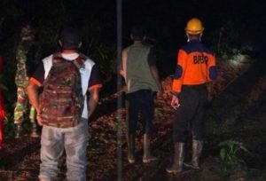 Tebing Longsor Di Blitar Timpa Rumah Warga