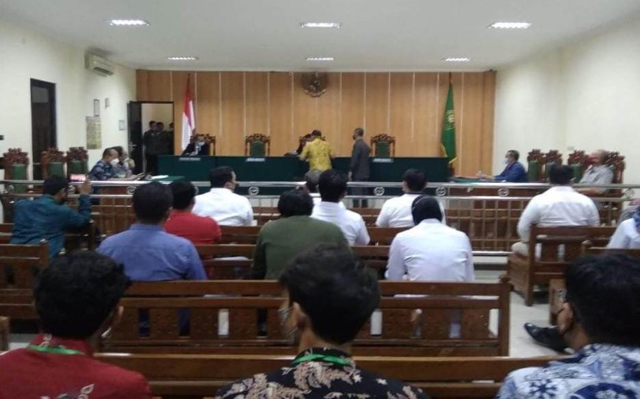 Sidang, praperadilan, perdana