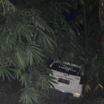 Mobil masuk jurang