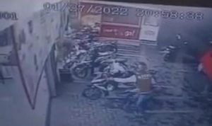 Aksi Curanmor Di Minimarket Pasuruan Kembali Terekam CCTV