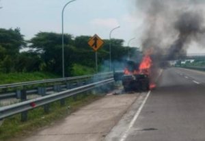 Pickup Terbakar di Tol Gempol – Pasuruan Kerugian Capai Rp 70 Juta