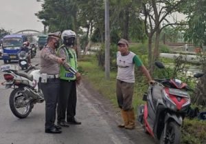 Tertabrak Truk Pemotor di Lamongan Tewas