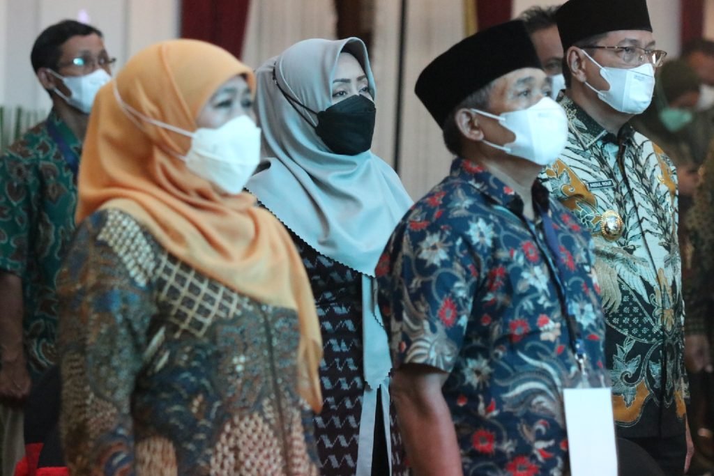 Ikfina Dampingi Warganya Terima SK Tanah Objek Reforma Agraria