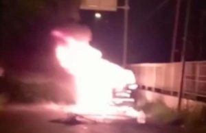 Suzuki APV Terbakar di Depan Petirtaan Jolotundo