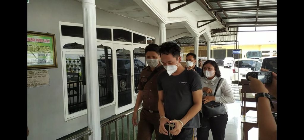 Usai Dipecat, Bripda Randy Dilimpahkan Ke Kejaksaan Mojokerto