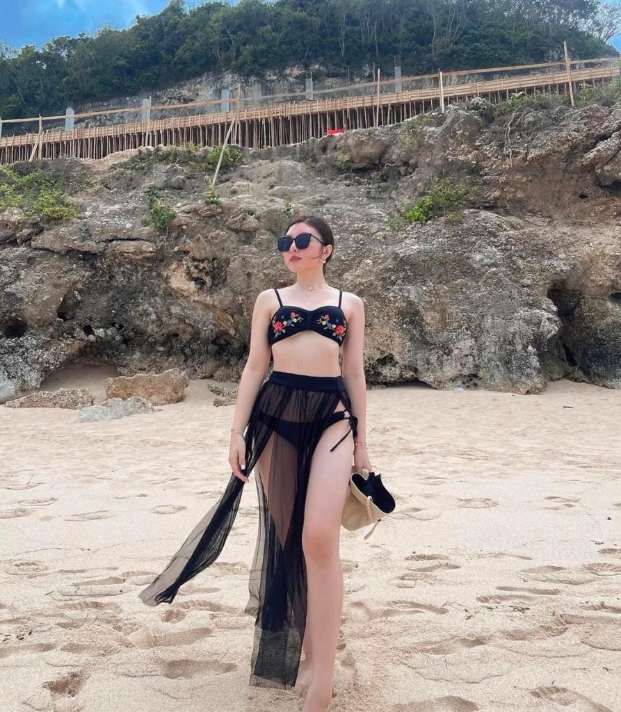 Tiga Outfit Ke Pantai Ala Selebgram Ruth Stefanie