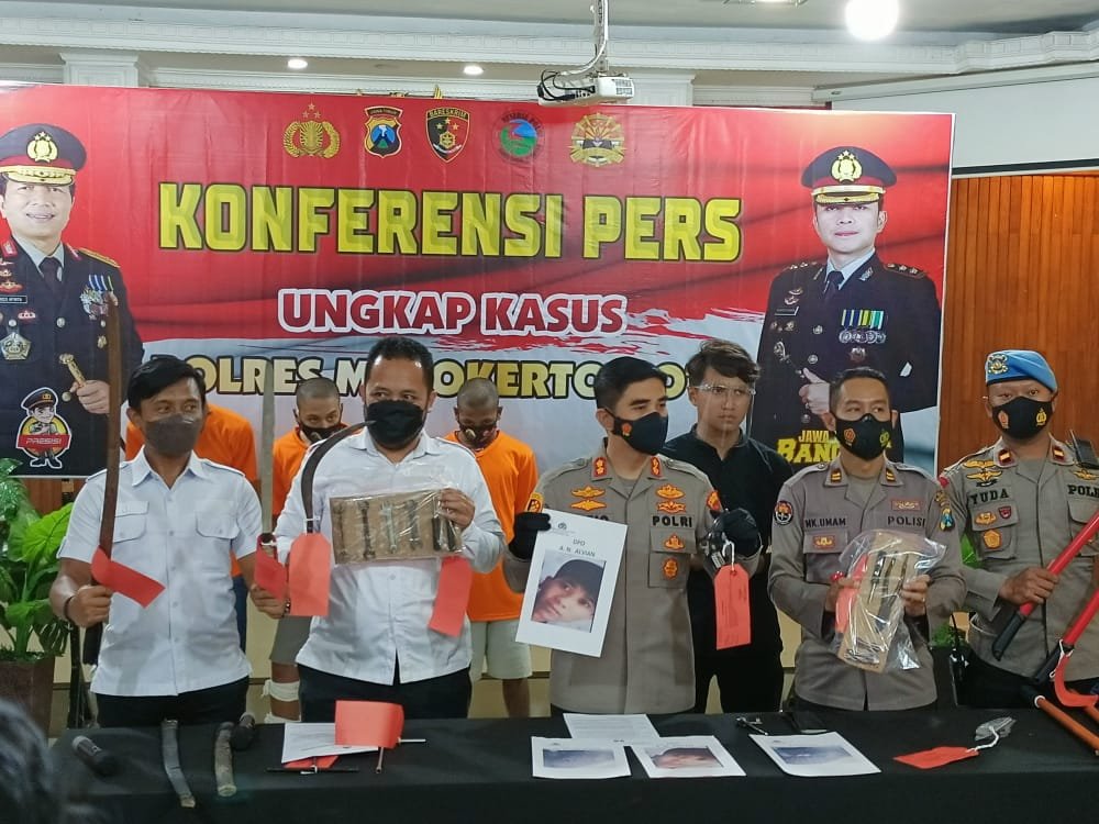 Pistol mainan, intimidasi korban, polresta mojokerto