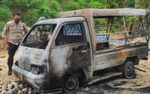 Angkut BBM, Mobil Pickup di Pacitan Hangus Terbakar
