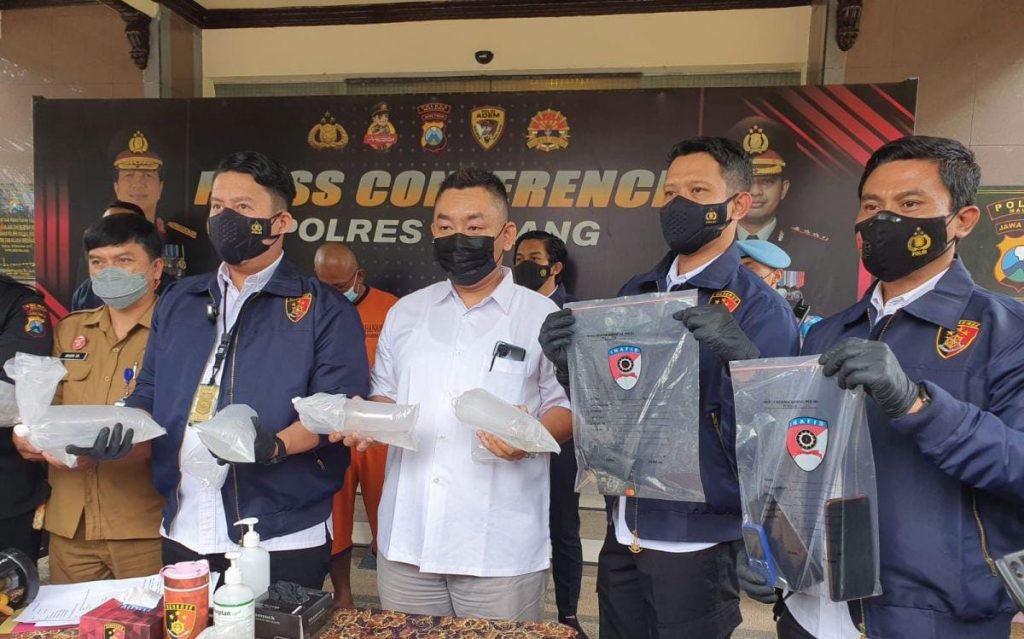 Penjual Benih Lobster Ilegal Berhasil Diringkus Polres Malang