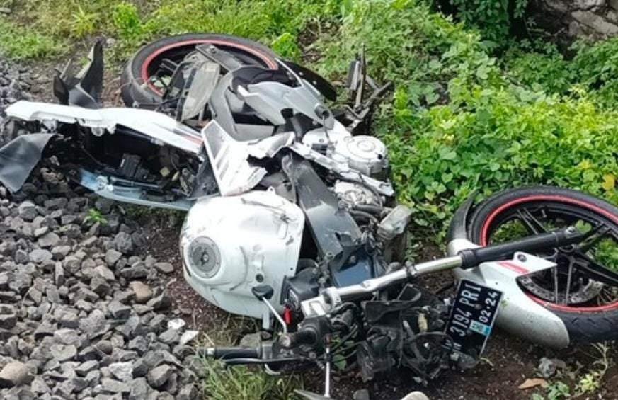 Tersambar kereta, kereta api, Probolinggo