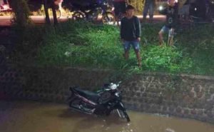 Diduga Selip, Motor Tercebur ke Sungai, Satu Orang Tewas