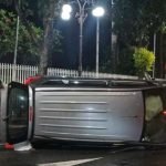 mobil terguling