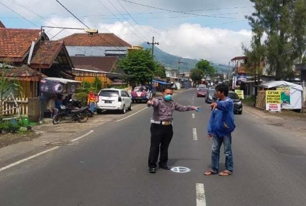 Tiga kendaraan