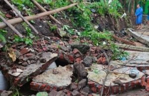 Diterpa Angin, Tembok Kecamatan di Kota Malang Roboh Timpa Seorang Ibu Hingga Tewas