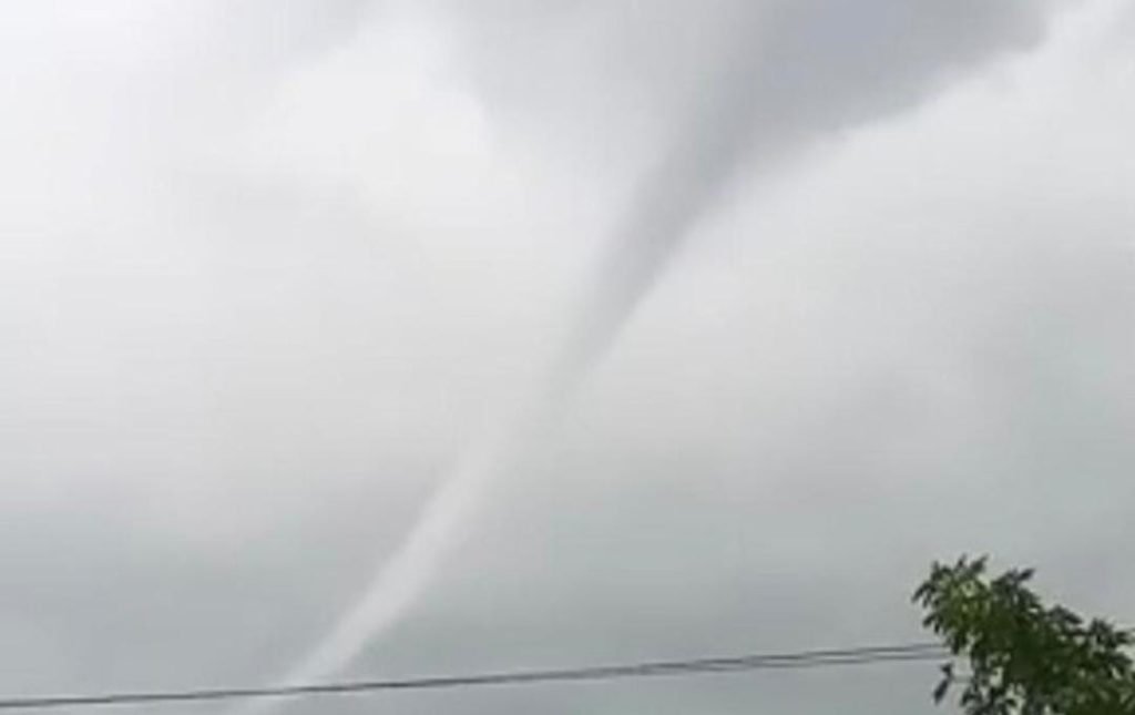 Video Awan Berekor di Tulungagung Gemparkan Netizen