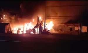 Gudang Plastik di Pasuruan Ludes Dilahap Api